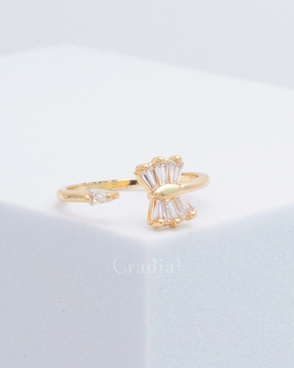 Flovia Gold Adjustable Ring