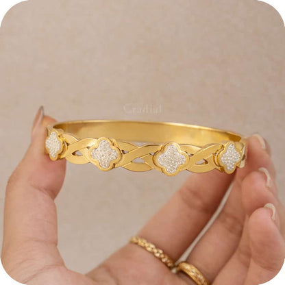 Caly Clover Bangle