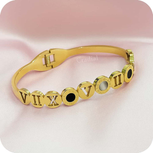 Time Kiss Gold Bangle