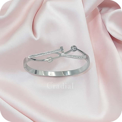 Bolt Knot Silver Bangle