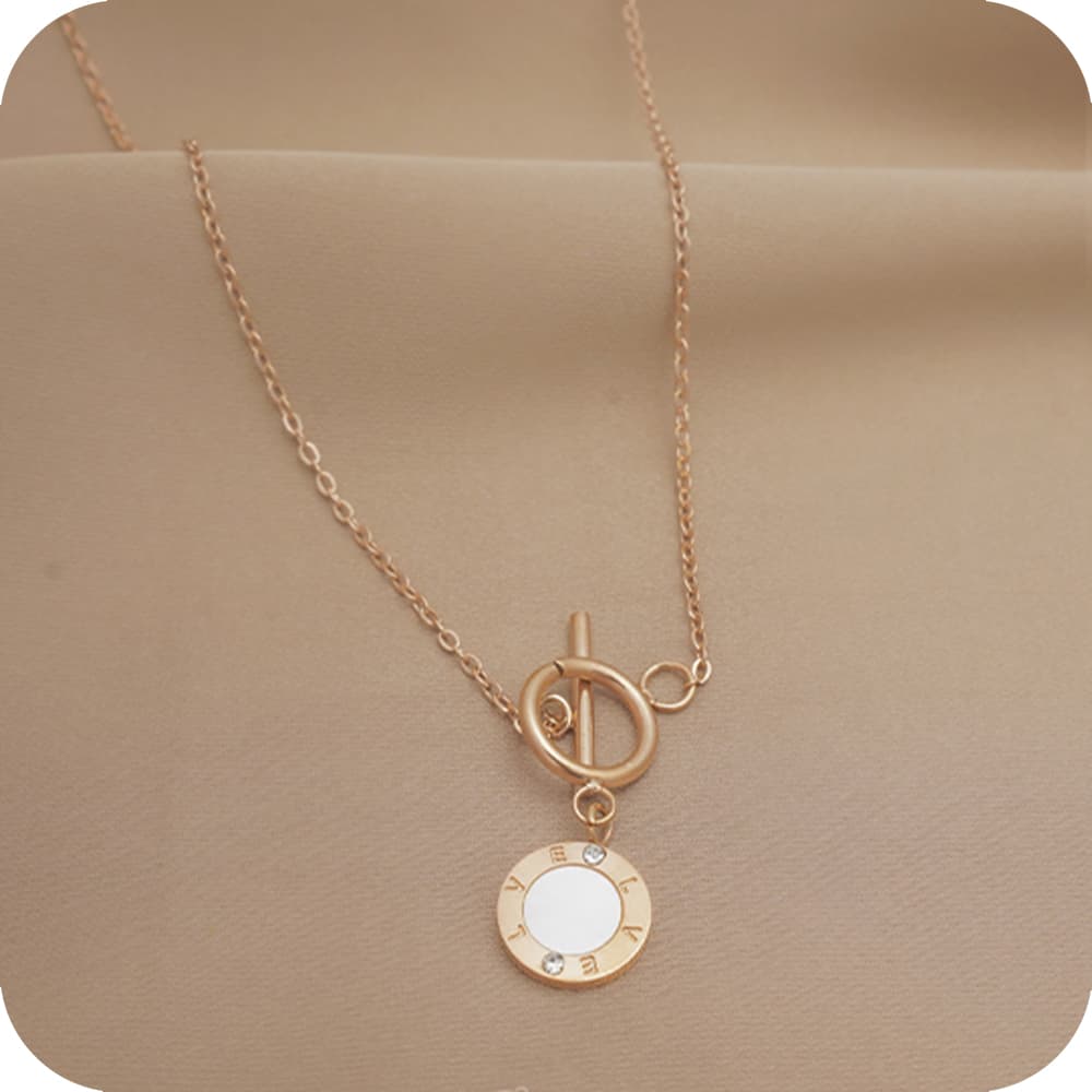 Classy Pendulum Necklace
